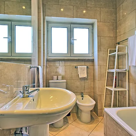 Almirante 2 Four Bedrooms * Lizbona