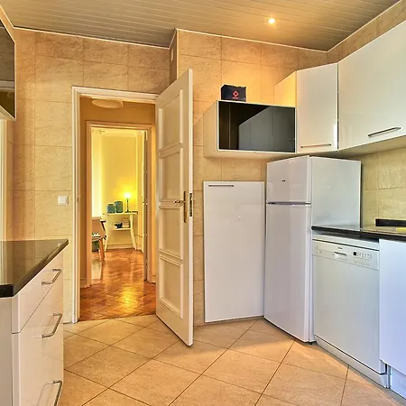 Almirante 2 Four Bedrooms Apartment Lisbon