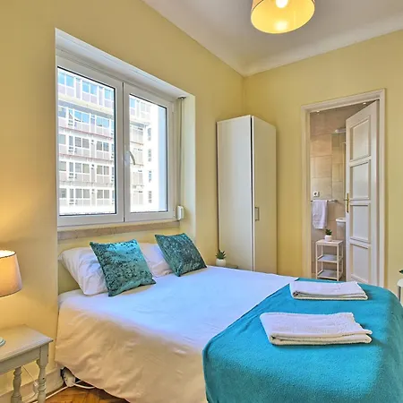 Almirante 2 Four Bedrooms Lisbon