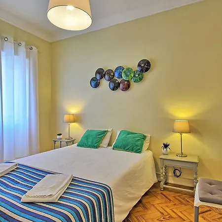 Almirante 2 Four Bedrooms Apartment Lisbon
