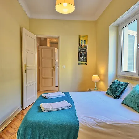 Almirante 2 Four Bedrooms * Lisbon