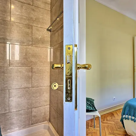 Almirante 2 Four Bedrooms Lägenhet Lisboa