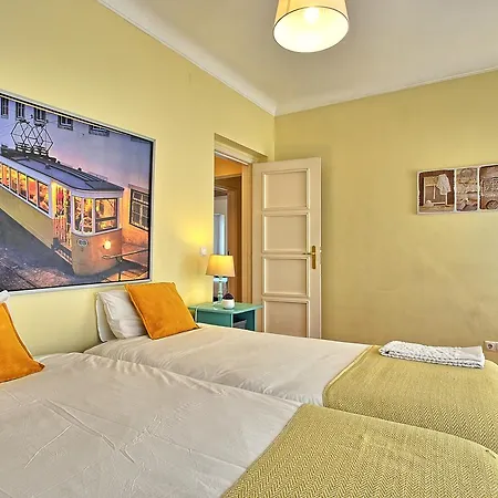 Almirante 2 Four Bedrooms דירה *