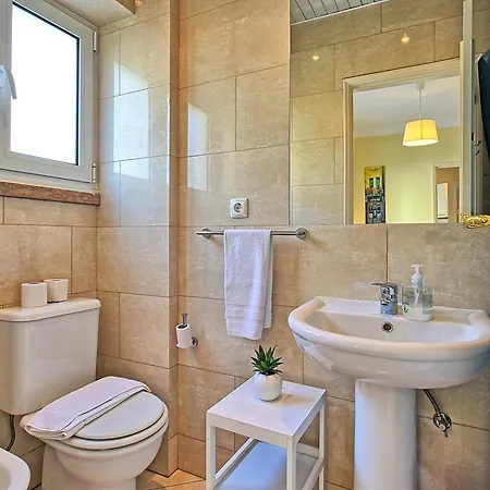 Almirante 2 Four Bedrooms דירה *